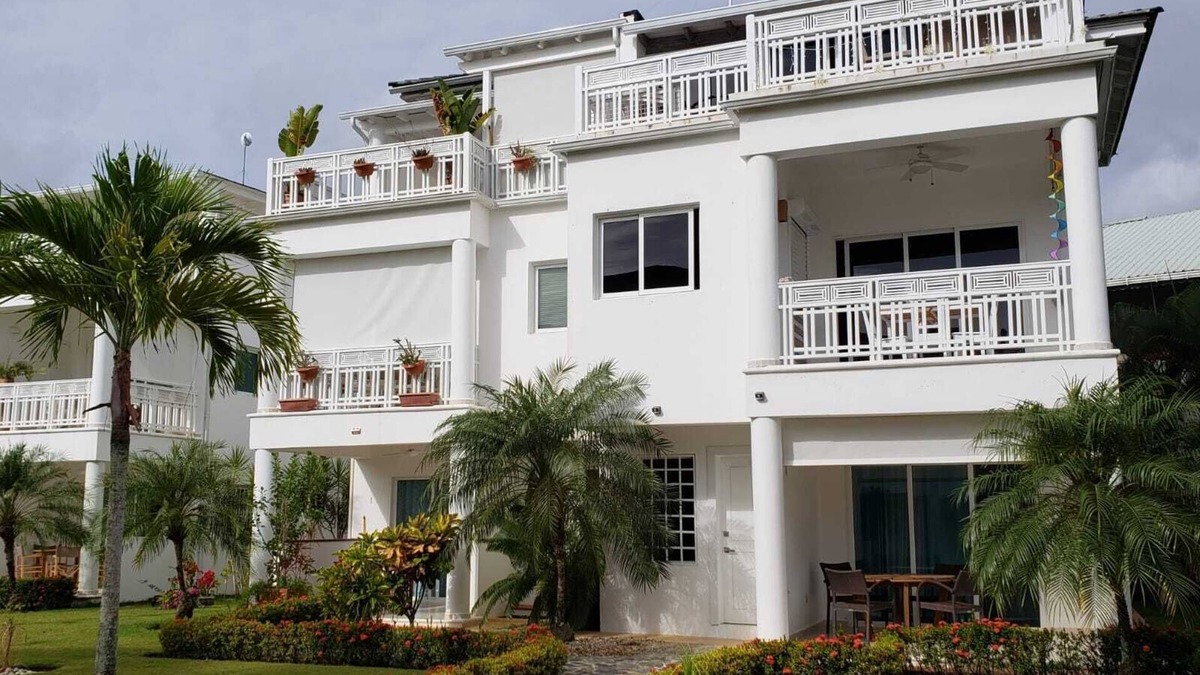 La Iglesia Condo | Beachfront Paradise 1 bedroom condo, 50 meters from Playa Popy, sleeps up to 4
