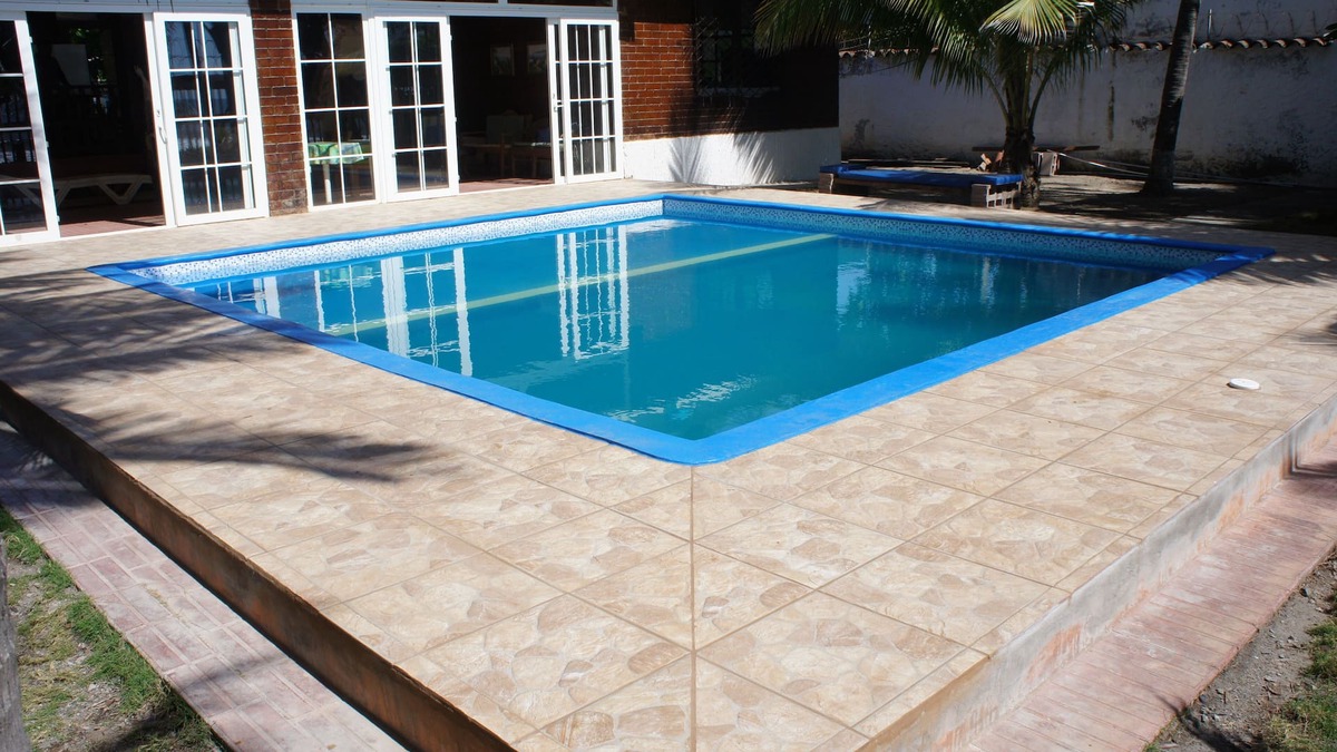 La Libertad House | Beachfront paradise! Villa San Miguel! 4 bdrs, sleeps 14 pool & steps from beach