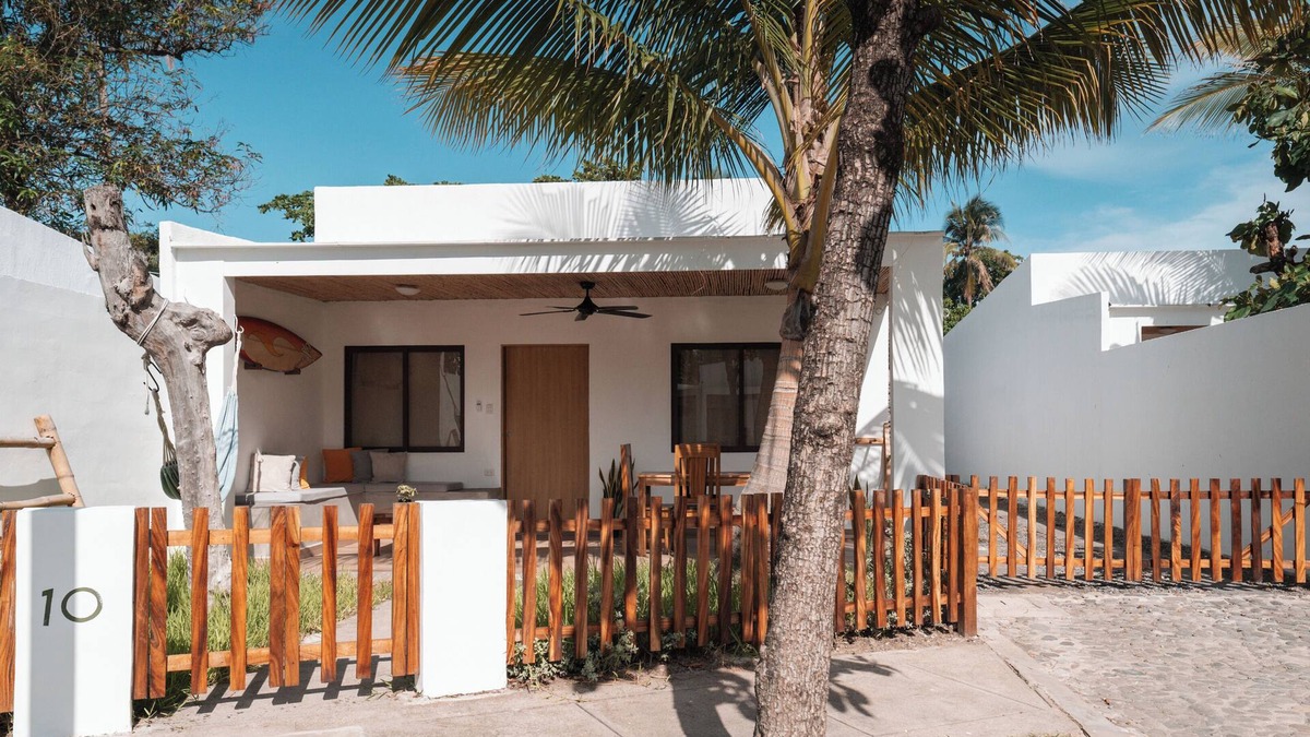La Libertad Villa | Beachfront Point Break Villa @SurfCity