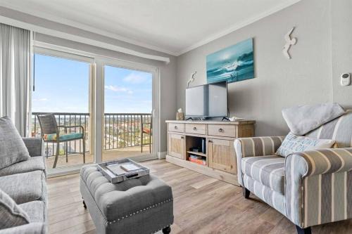 Daytona Beach Shores Apartment | Beachfront Pool Resort Condo with Intracoastal View