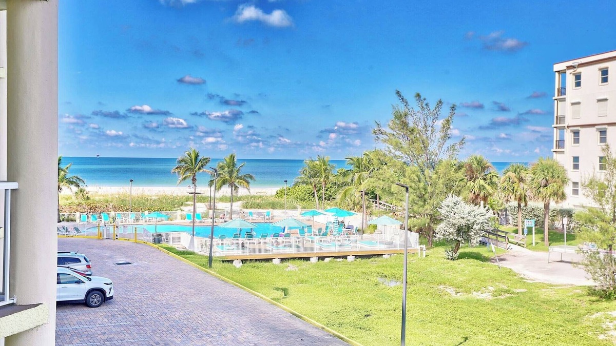 Treasure Island Condo | 🌴Beachfront Property🐠Tons of Amenities🌞Sunset Vistas 306N👙Great Location