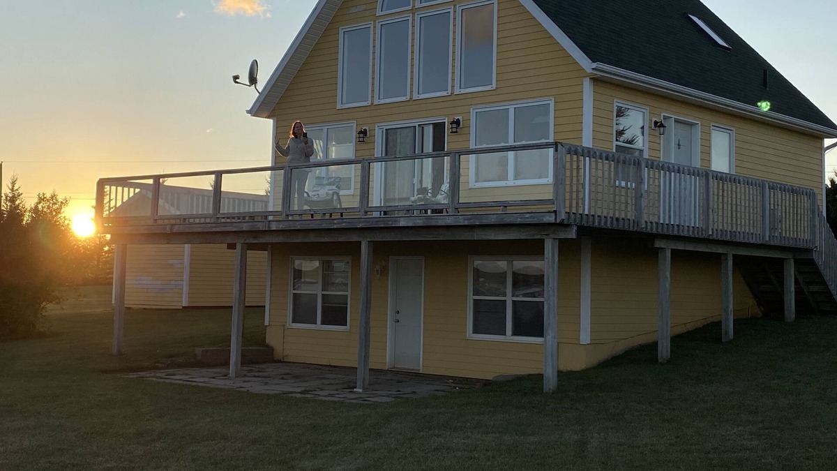 Cymbria House | Beachfront property near National Park and golf