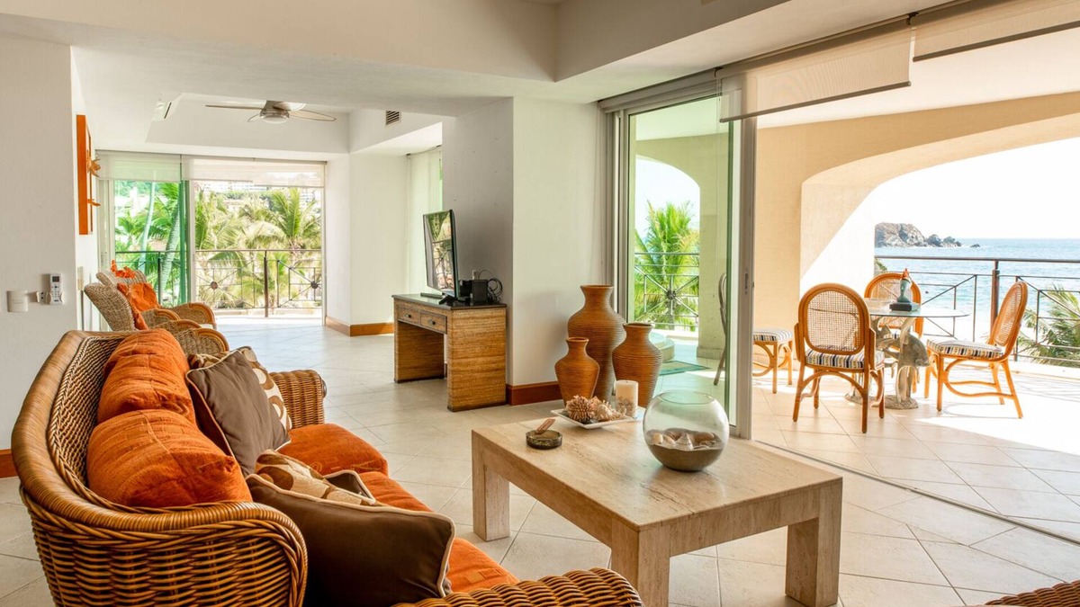 Ixtapa House | Beachfront Residence for the whole Family