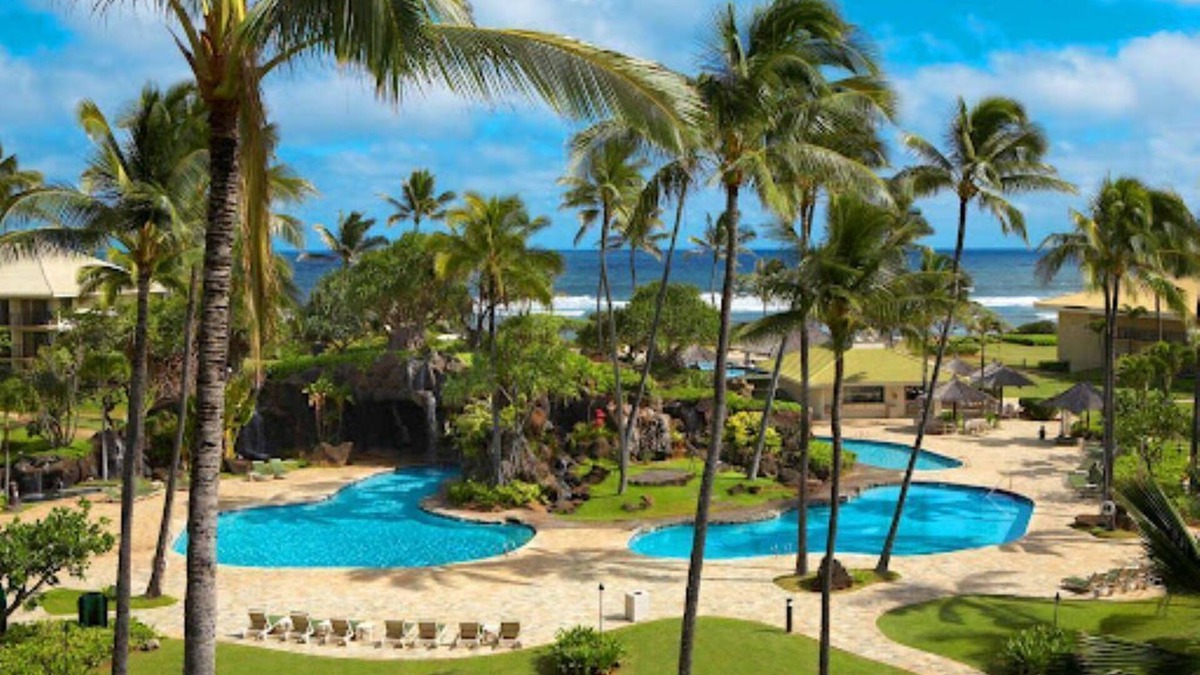 Hanamaulu Condo | Beachfront Resort, Tropical pools with cascading waterfalls, Restaurants on site
