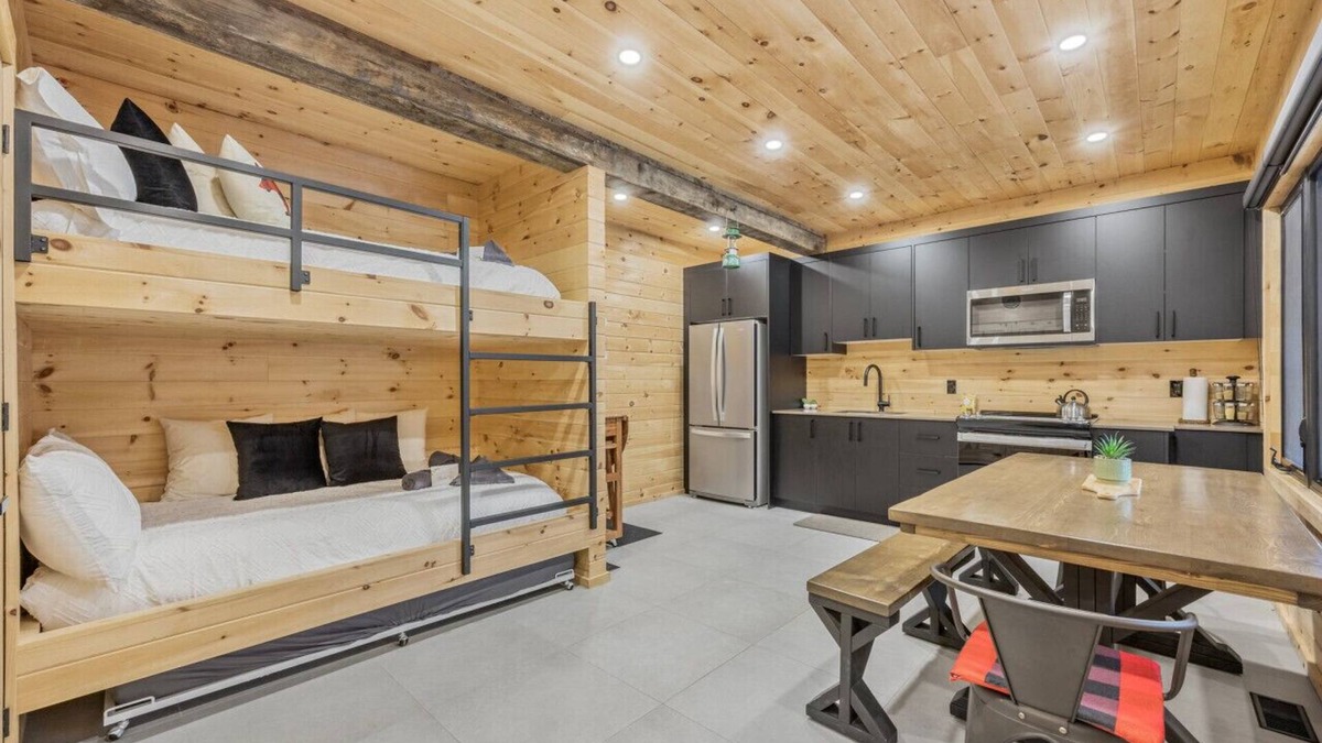 Penetanguishene Apartment | Beachfront Retreat - Huge beach/water toys!