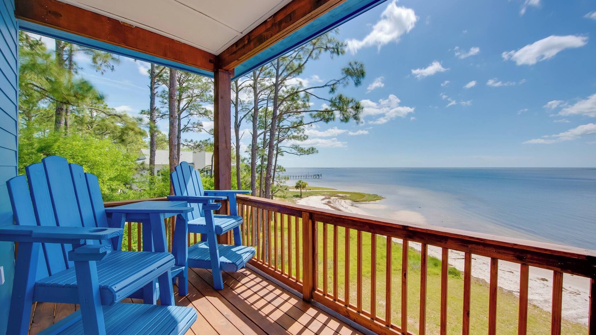 Carrabelle Cottage | Beachfront Retreat w/Dock in Lanark Village!
