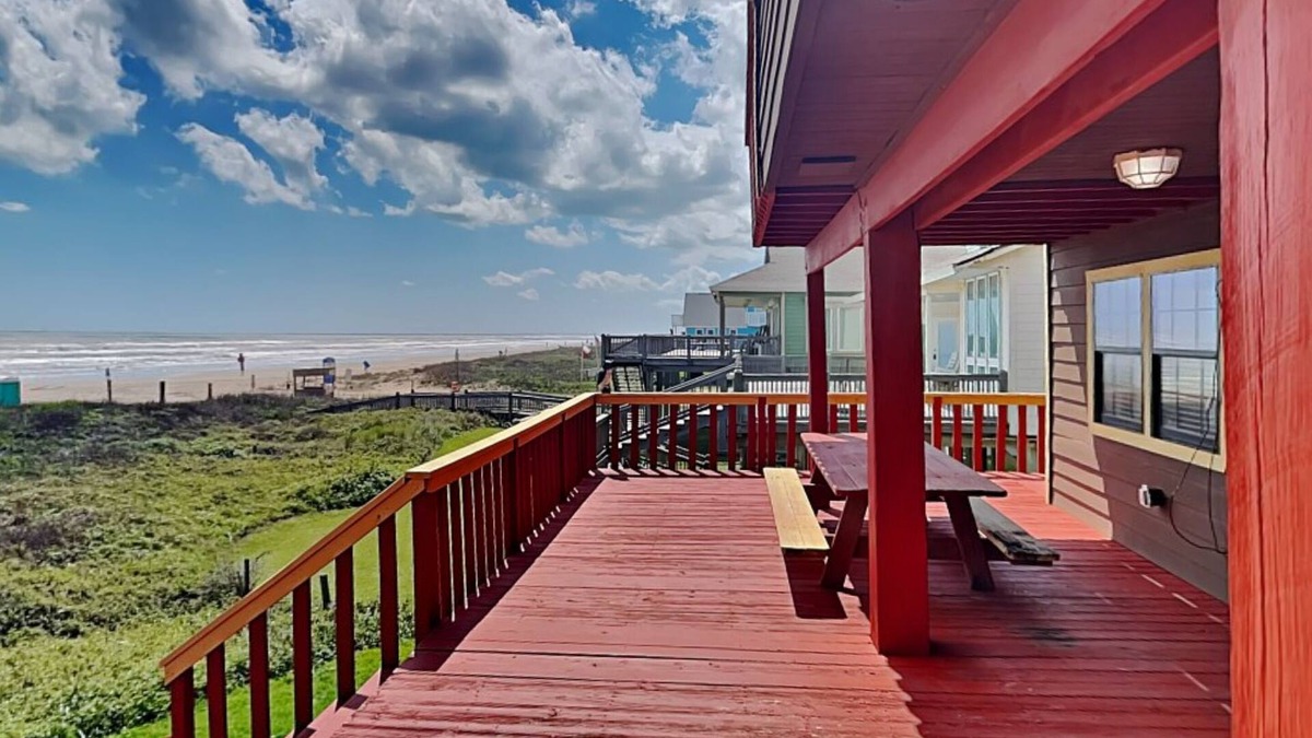 Freeport House | Beachfront Sandcastle | Spacious Coastal Retreat, Oceanfront + Pet Friendly!