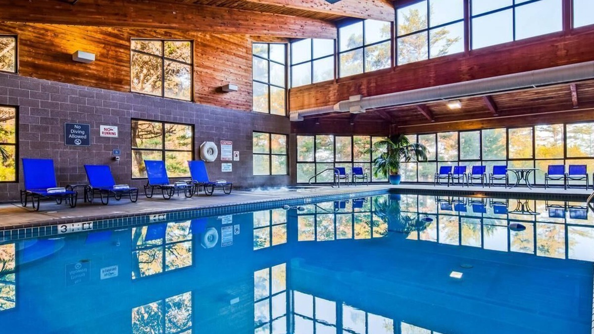 Newport Hotel | Beachfront Serenity w/Fantastic Ocean Views & Dining