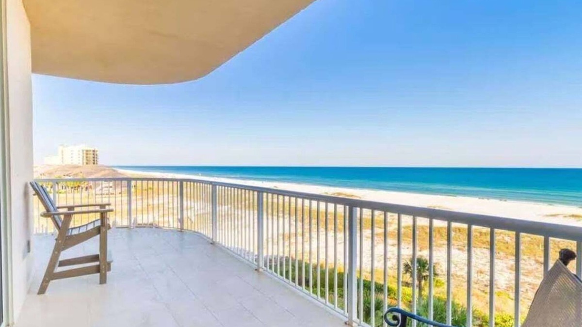 Ono Island Condo | Beachfront Spanish Key | Steps from Flora Bama | Pools, Hot Tub, Gym & More! | My Beach Getaways