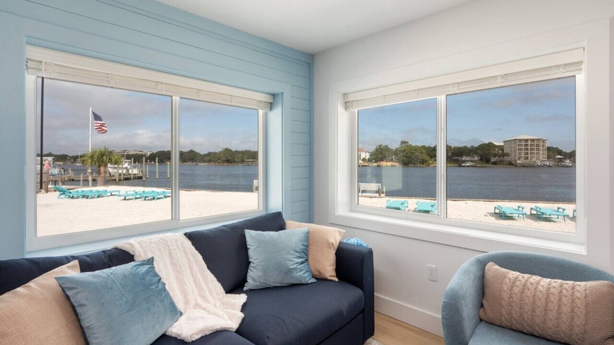 Fort Walton Beach Apartment | Beachfront Stay with Pool Access – Bluefish #7