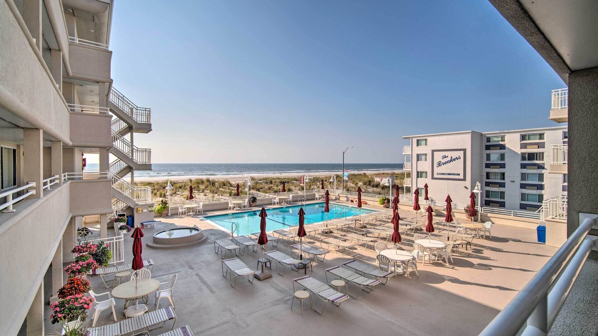 Ventnor City Apartment | Beachfront Studio Apartment w/Community Pool