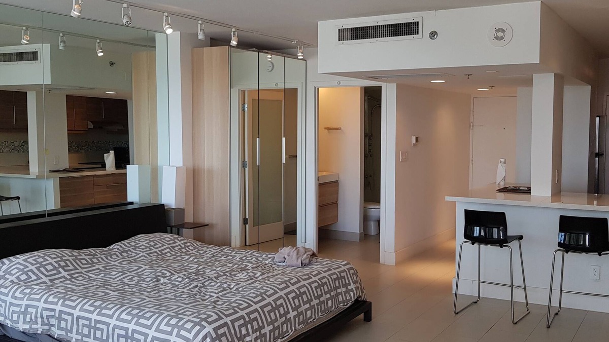 South Beach House | Beachfront studio with living balcony in the heart of Miami Beach