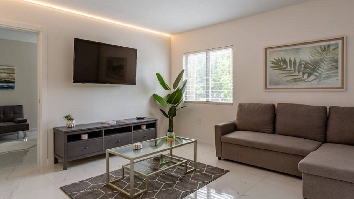 South Pointe Condo | BEACHFRONT Stunning 2 Bed 2 Bath w/Free Parking