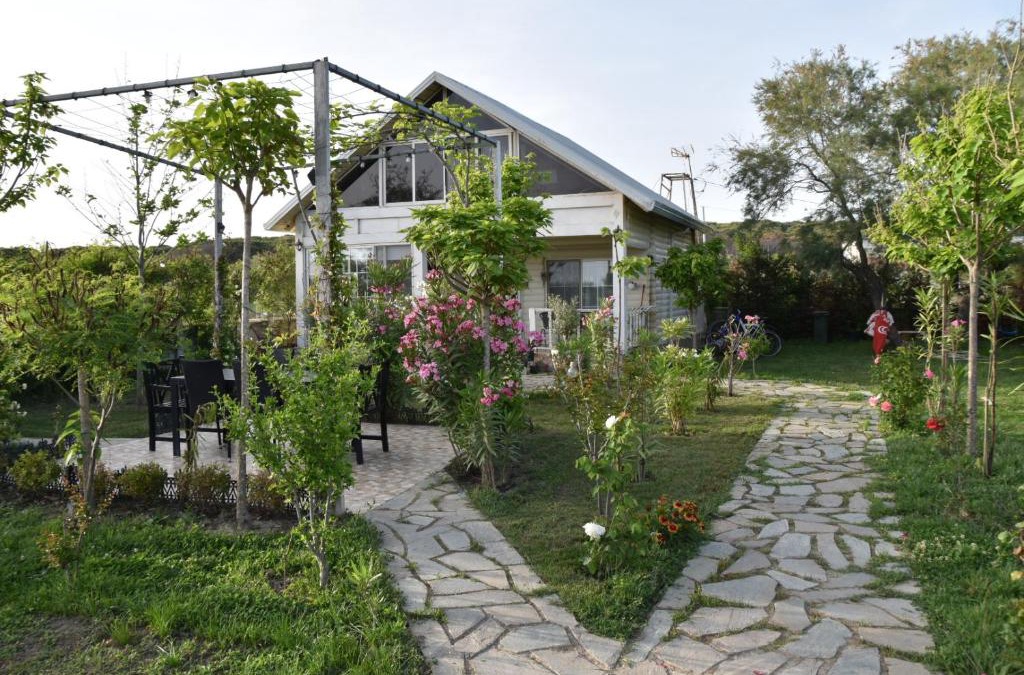 Velipoje Villa | Beachfront, Tirana Guest House