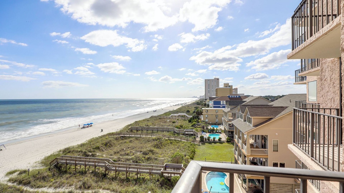 Crescent Beach Condo | Beachfront Bliss! Airy North Myrtle Beach Condo