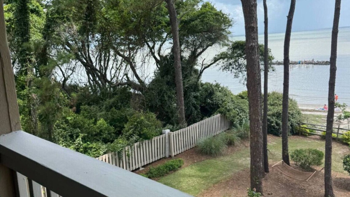 Palmetto Dunes Apartment | Beachfront Villa 2BR with indoor and outdoor Pool, Hot Tub, Sauna & Fitness Room