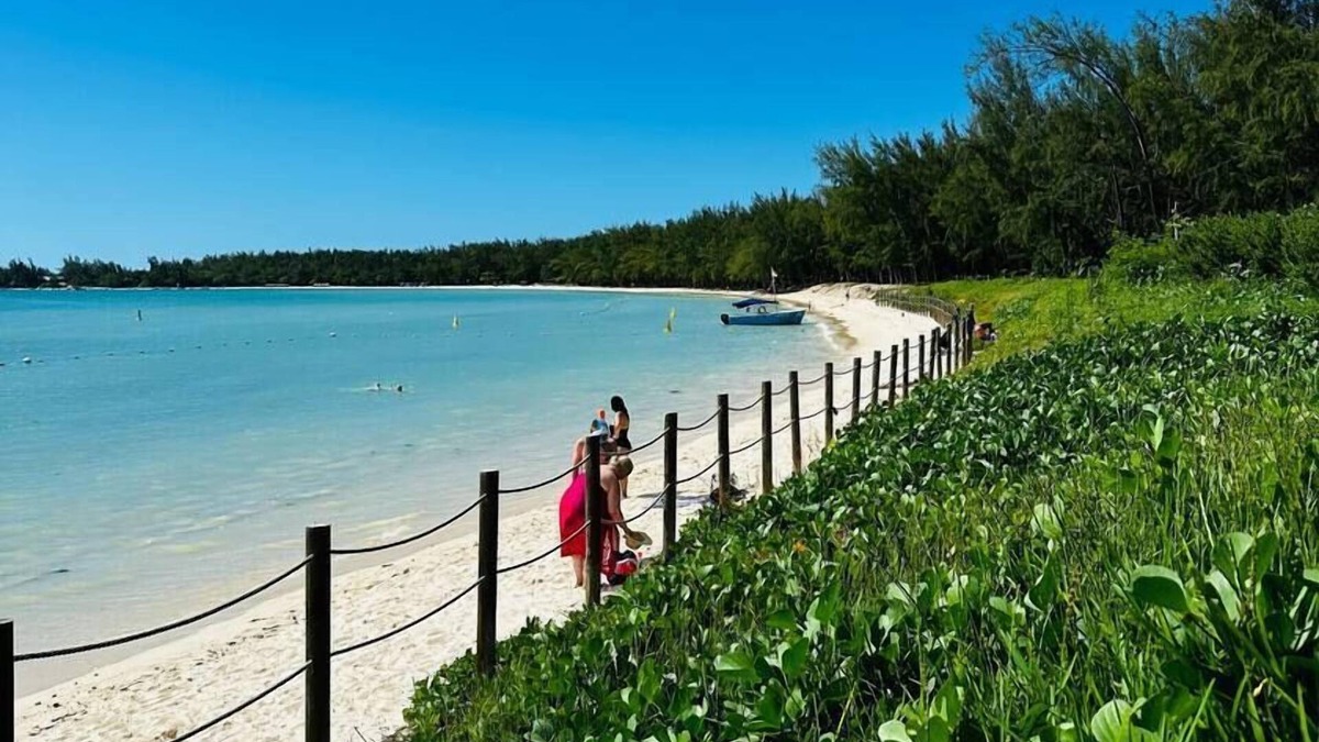 Trou aux Biches Villa | Beachfront villa just steps away from the golf course.