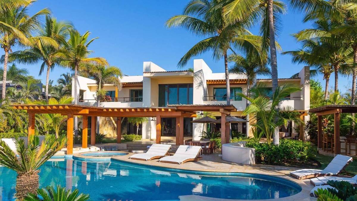 San Francisco Villa | Beachfront Villa w/large pool, 5 huge BR's all with Ocean Views & 5-pers. staff