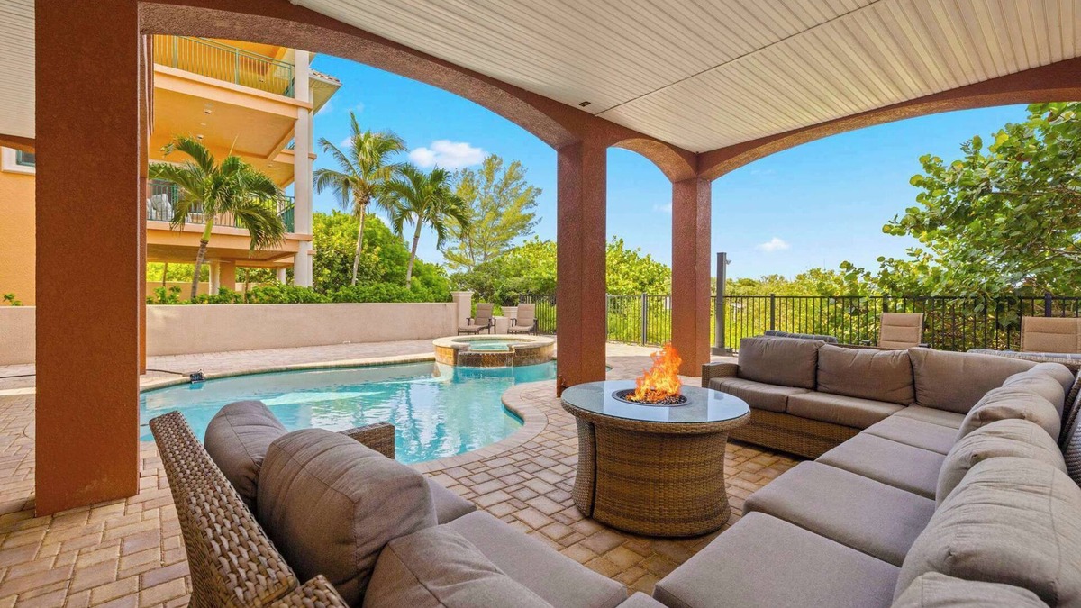 Sunset Beach House | Beachfront Villa: Pool, Spa, Fire Pit & Pool Table