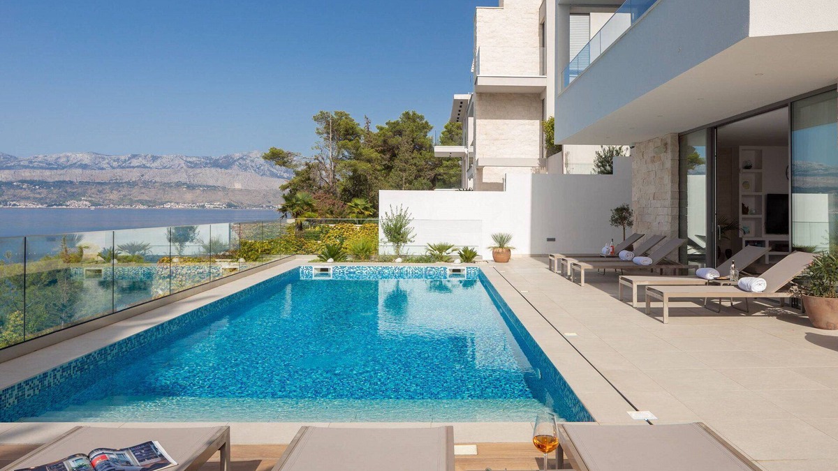 Splitska Villa | Beachfront Villa Charisma with Pool