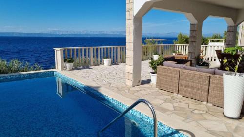 Prigradica Villa | Beachfront Villa Dream with pool
