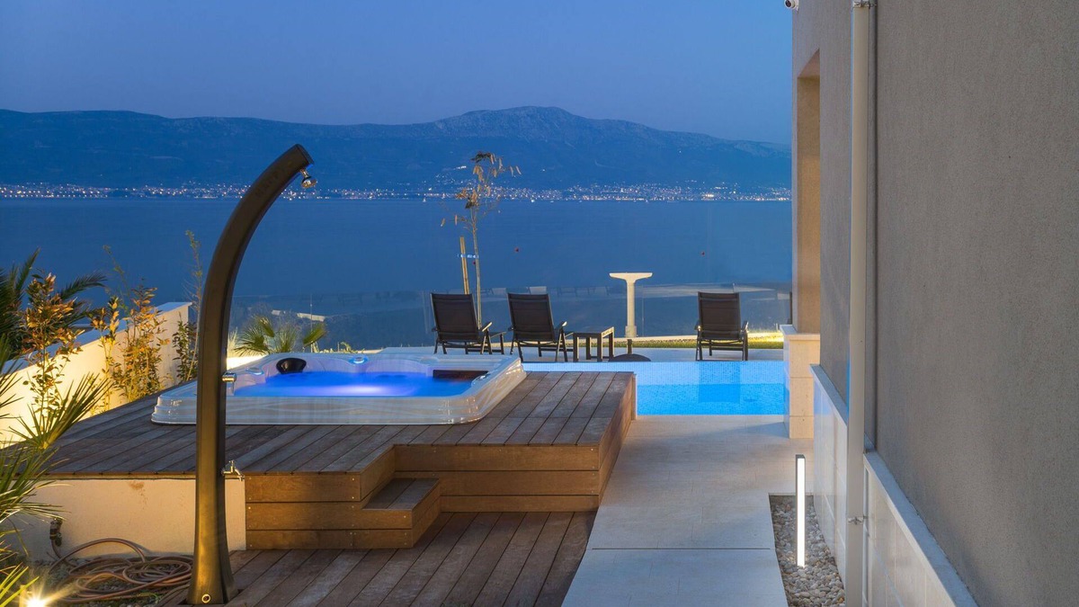Slatine Villa | Beachfront Villa Grey Martini with Pool