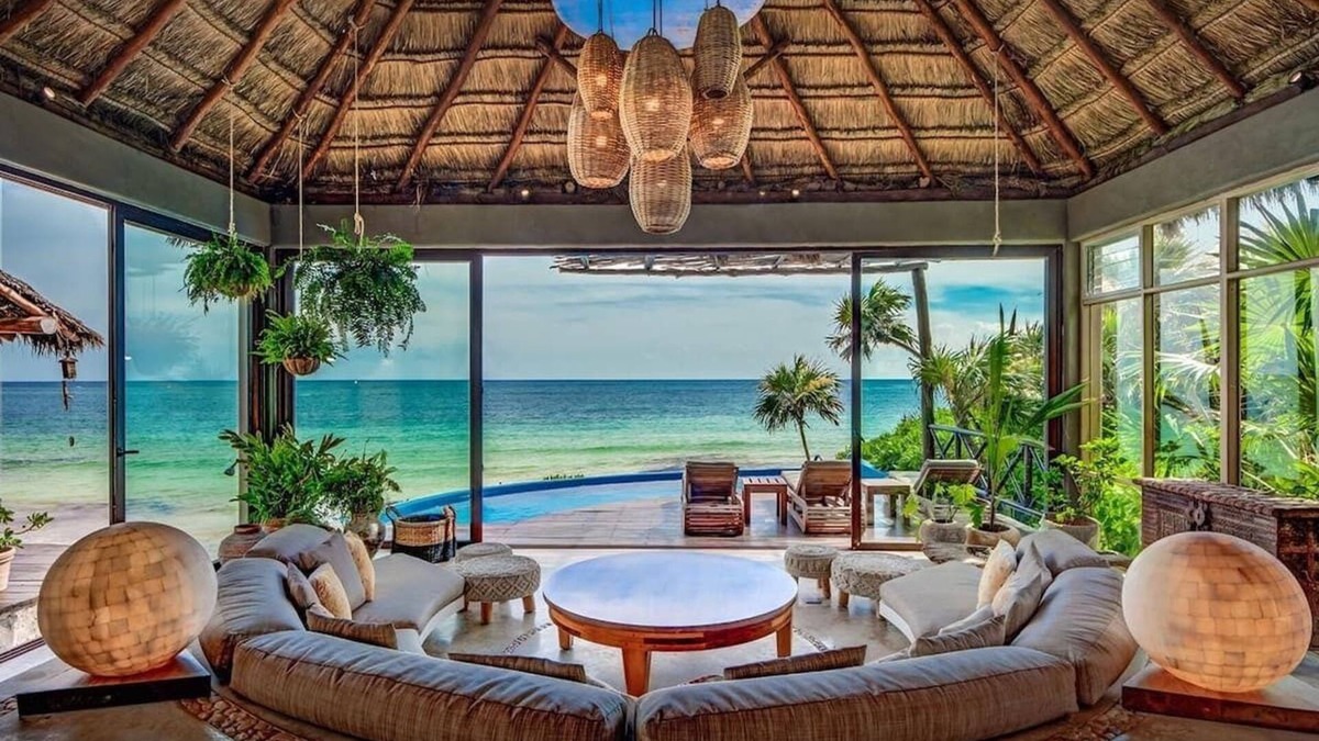 Zona Hotelera Villa | Beachfront villa in Tulum beach- Early booking deal at Tripintravel
