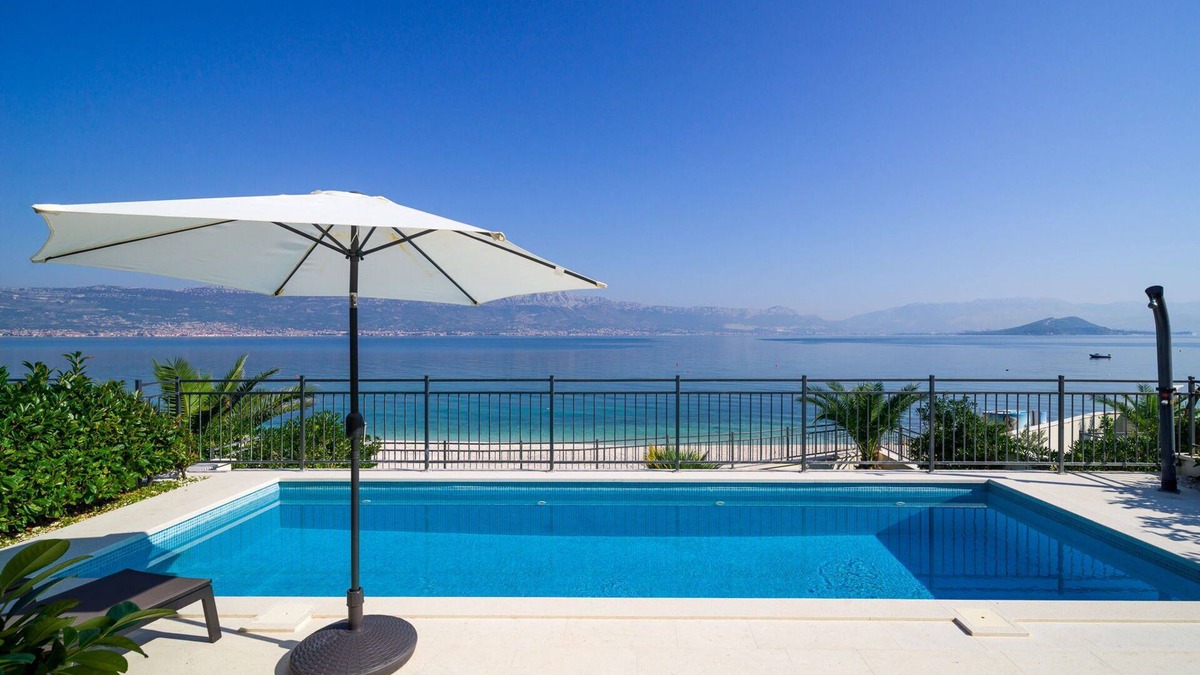 Slatine Villa | Beachfront Villa Lemonade with Pool II