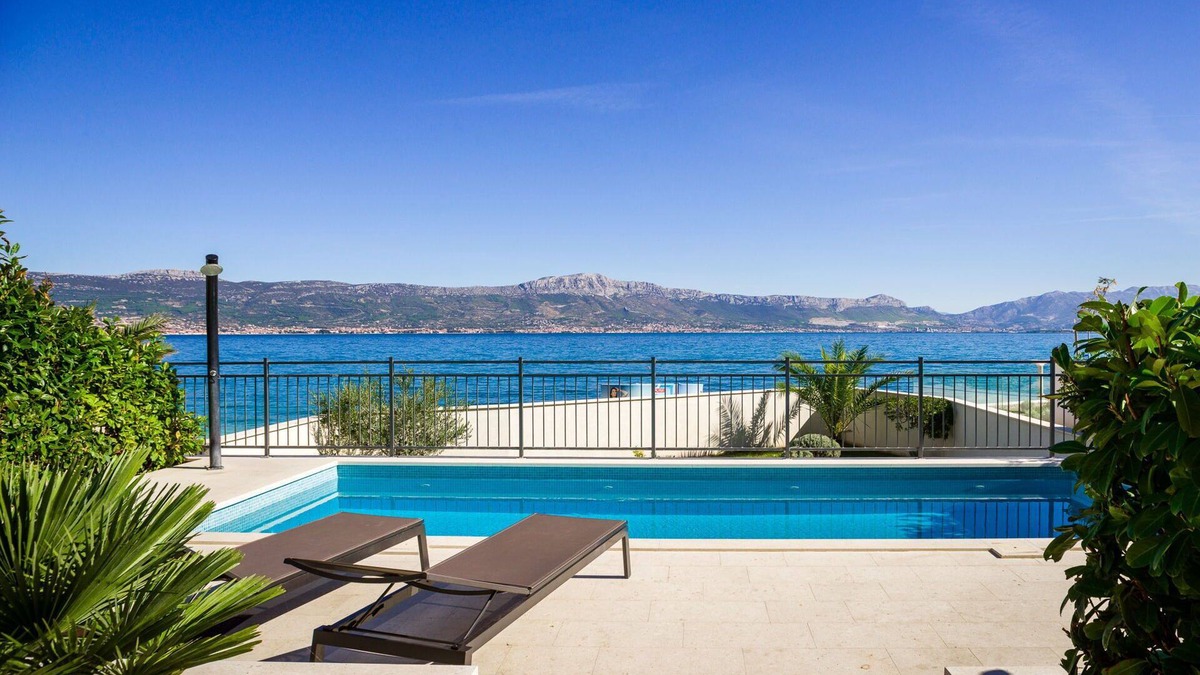 Slatine Villa | Beachfront Villa Lemonade with Pool III
