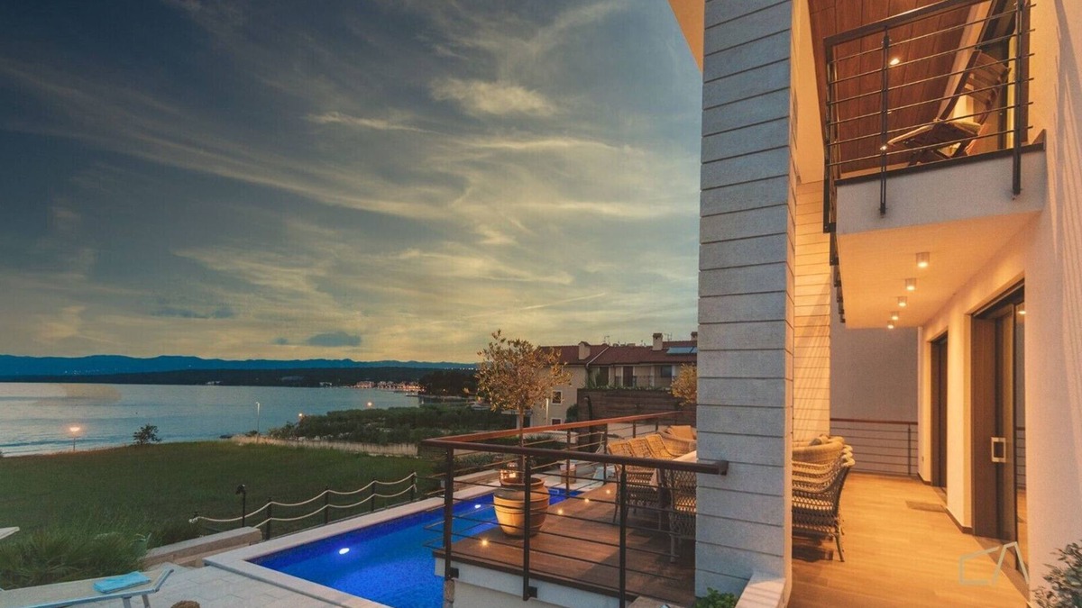 Zidarici Villa | Beachfront Villa Marconica* with a sea view and a pool on Krk
