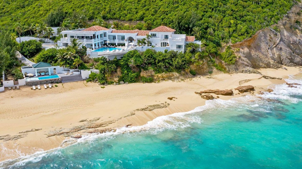 Les Terres Basses Villa | Beachfront villa with high-end services by SXMSIR