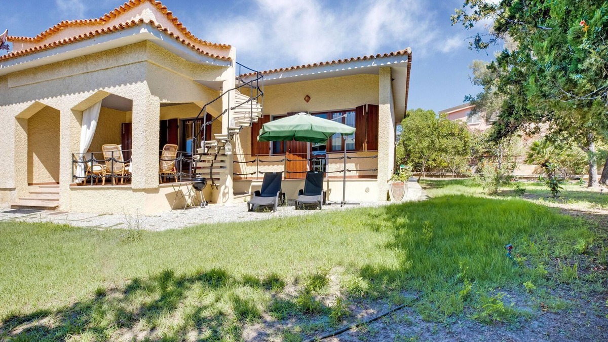 Siniscola House | Beachfront Villa with Solarium