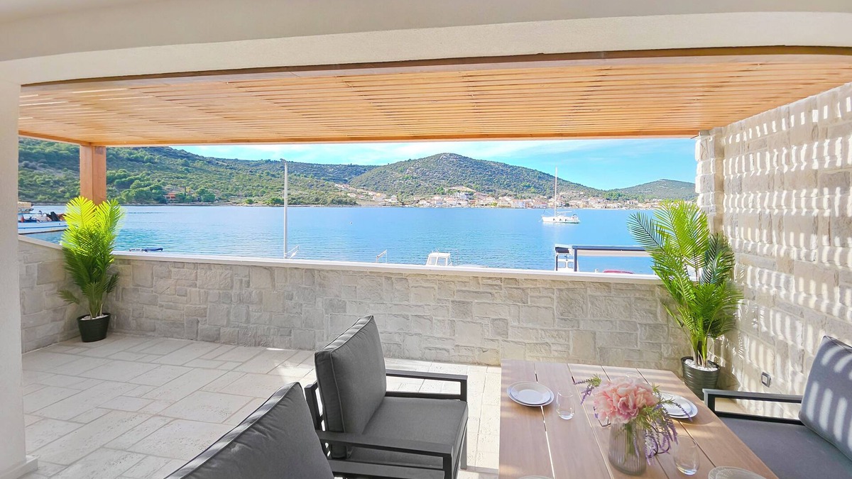 Vinisce Villa | Beachfront Villa with private Indoor Pool and stunning Sea View