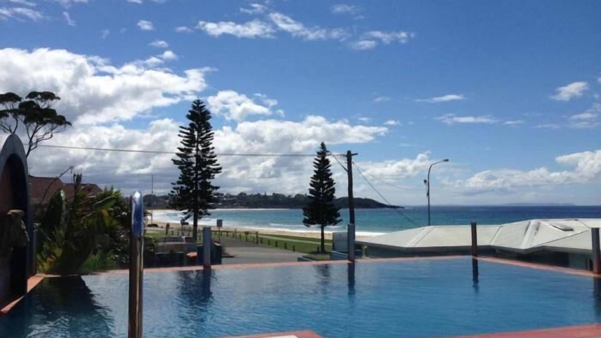 Mollymook Hotel | Beachhouse Mollymook