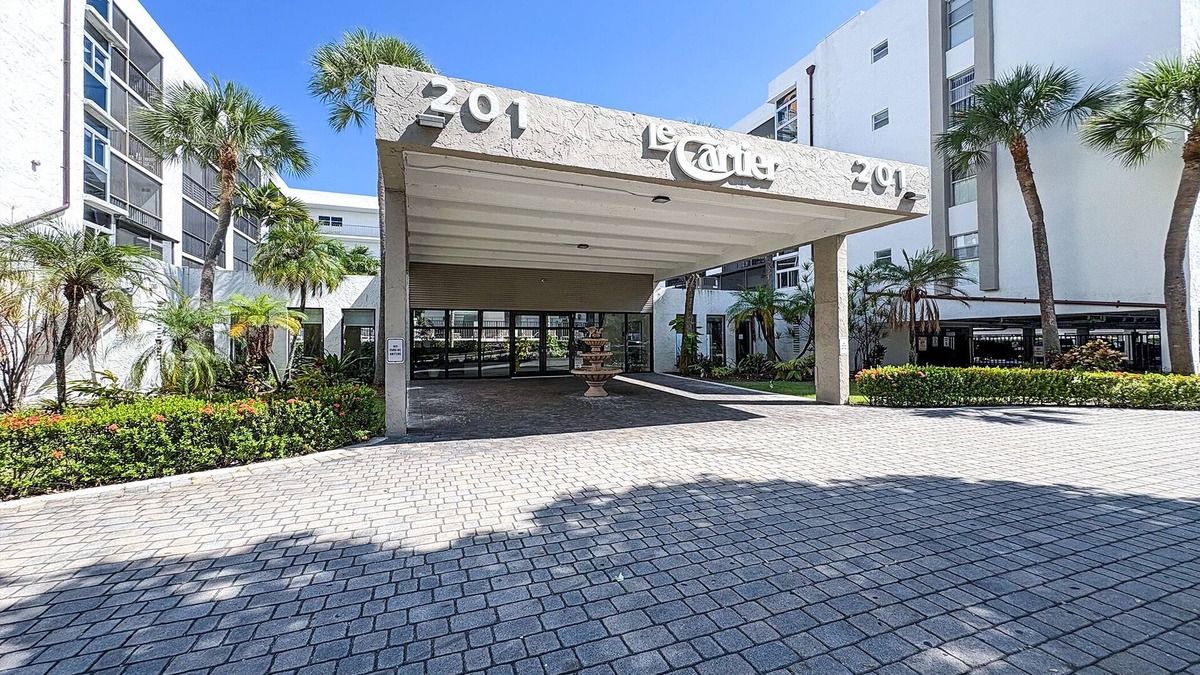 Sunny Isles Beach Apartment | “Beachside 1BR Oasis ‒ Pool, Secure Lobby, Sleeps 5 in Sunny Isles”