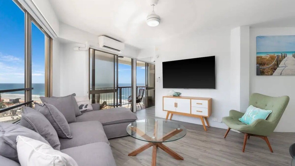 Surfers Paradise Apartment | Beachside Abode | Let’s Go!