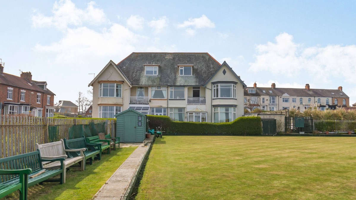 Hornsea Cottage | BEACHSIDE APARTMENT, pet friendly in Hornsea
