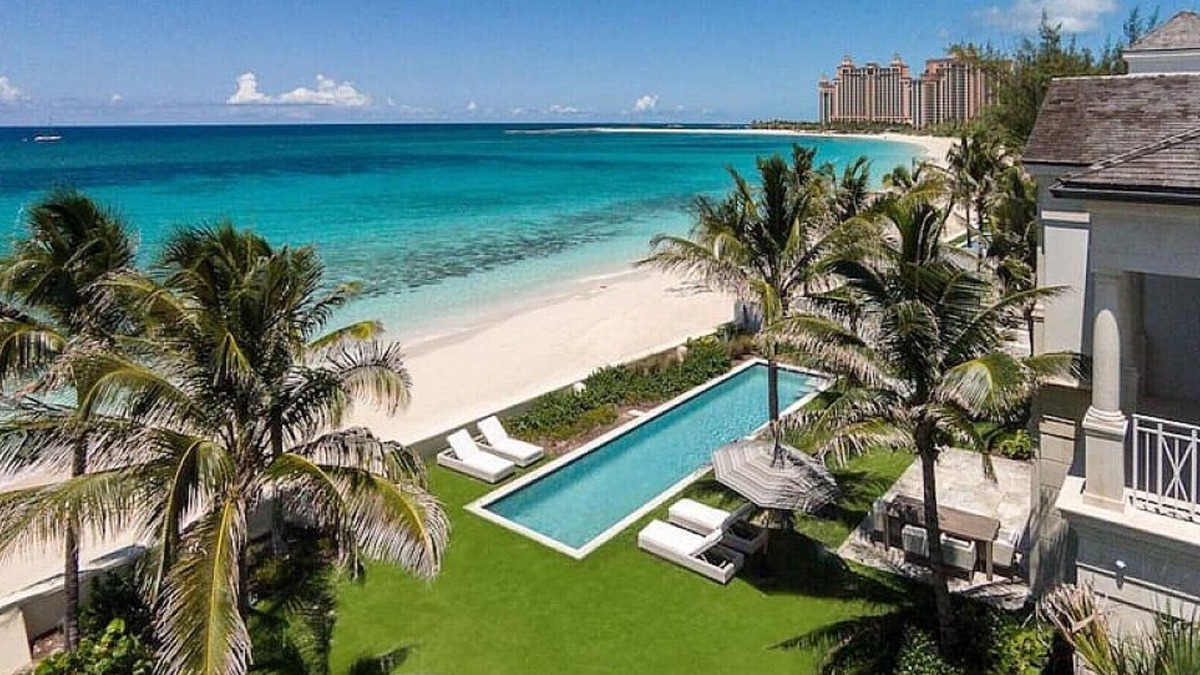 West Grand Bahama Villa | Beachside Bliss – 4Bed/5Bath Villa with direct ocean and harbour access