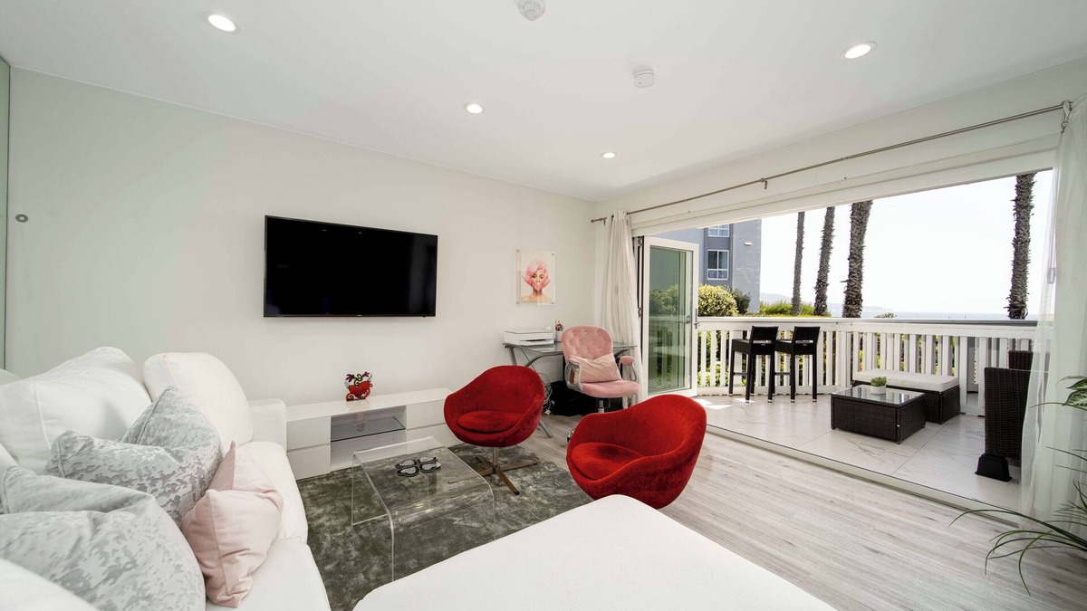 South Redondo Condo | Beachside Bliss: Cozy 1BR Steps away from the Sand