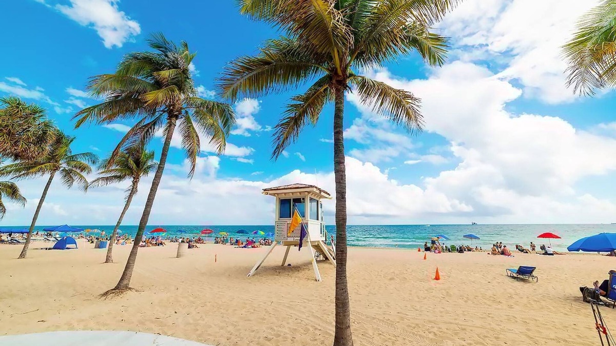 Dania Beach Villa | Beachside Bliss Lush Private Pool BBQ King Bed