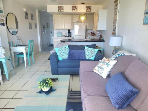 South Peninsula Historic District Apartment | Beachside Bliss Ocean-View Condo with Pool and Private Beach Access Perfect for Families and Couples
