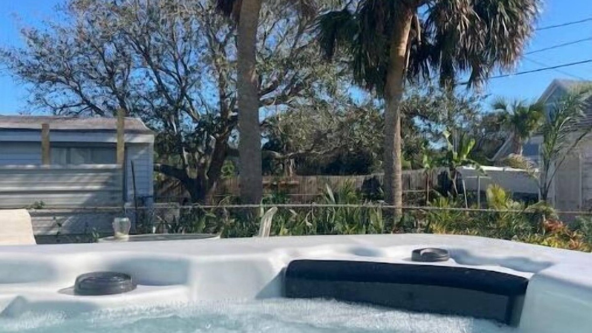 Holland By The Sea Cottage | Beachside Cottage Huge Swim Spa!