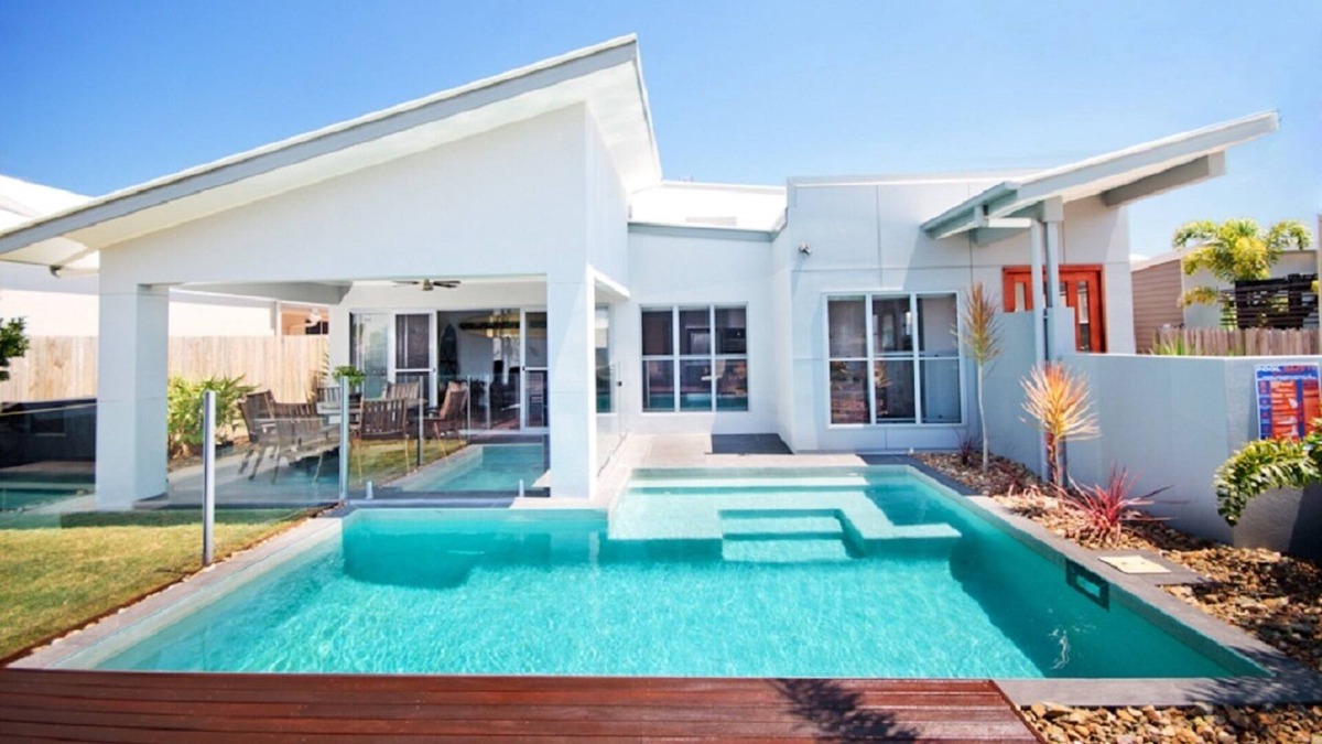 Mount Coolum House | Beachside Entertainer