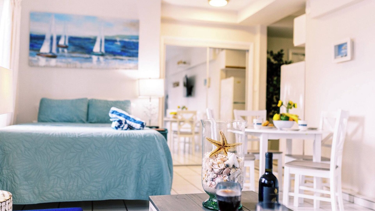 Deerfield Beach Hotel | Beachside Gardens Apartments by Lowkl