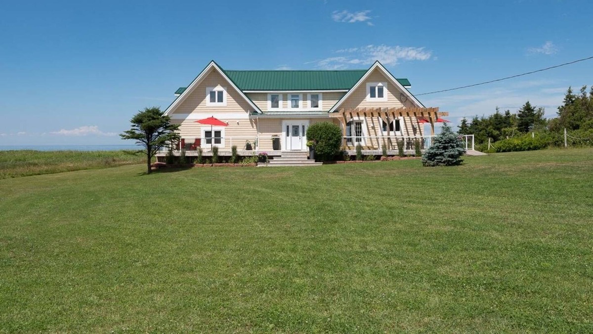 Pictou County House | Beachside Getaway Villa with space for 20+