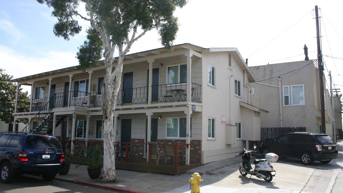 South Mission Beach Apartment | Beachside Second Floor Studio-Steps to Ocean & Bay, Walk 5min to Belmont Park5
