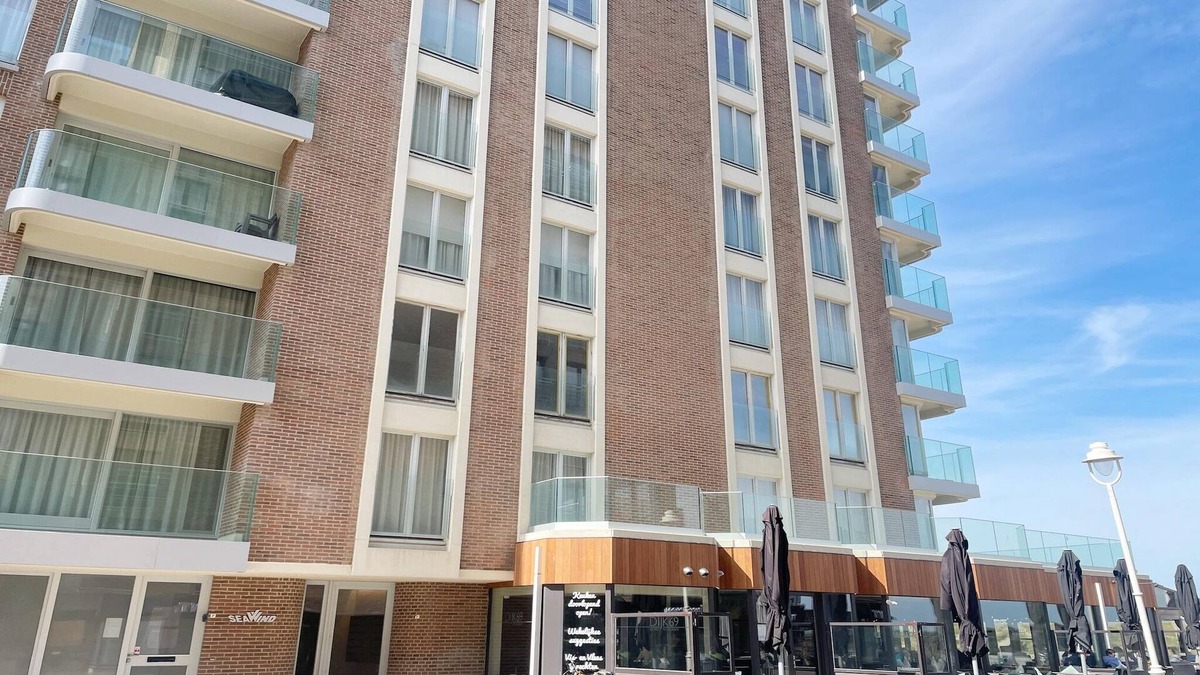 Nieuwpoort-Bad Apartment | Beachside Stay with Views