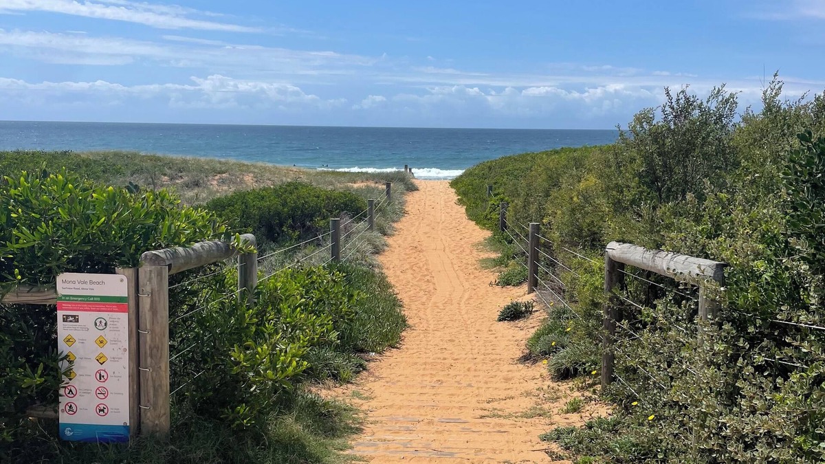 Mona Vale House | Beachside townhouse at Mona Vale beach, spacious and modern, footsteps to beach