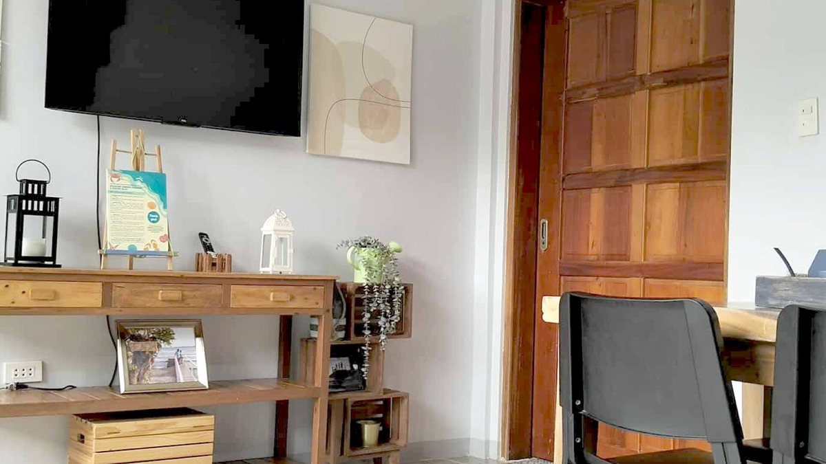 Calatagan Villa | Beachside Villas with Access to Outdoor Pool