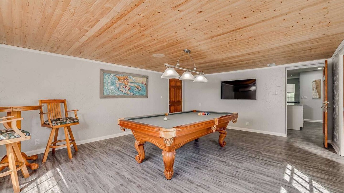 Jacksonville Beach House | Beachside with Billiard Room & Beach Cruisers!